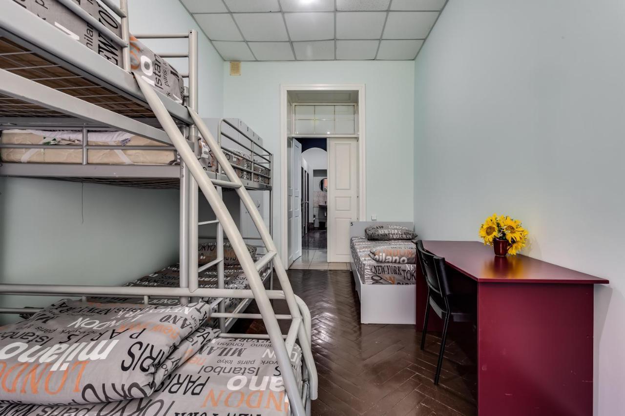 Mister Hostel Lviv Eksteriør bilde